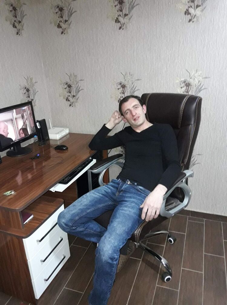  10930906  Vaxushti, 40 ,    