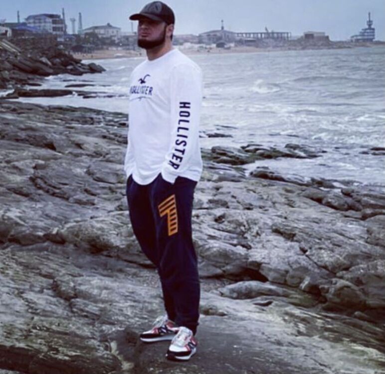  29542646  Usama, 31 ,    