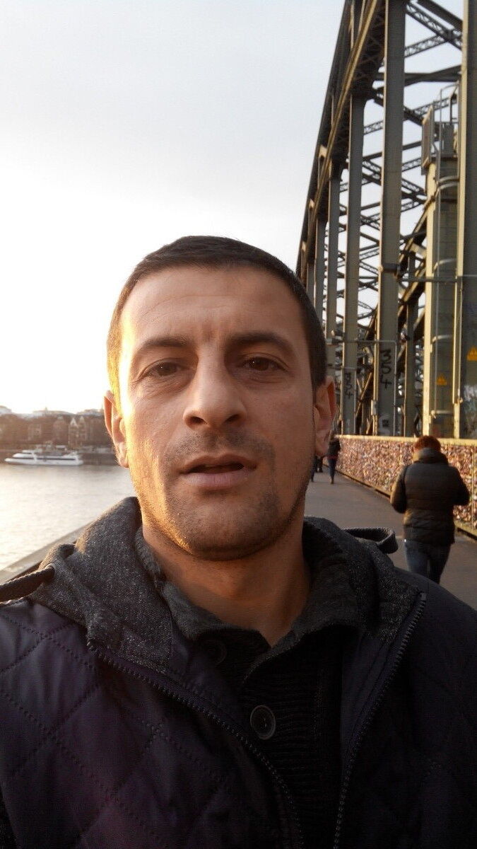  Siegburg,   Levon, 44 ,   