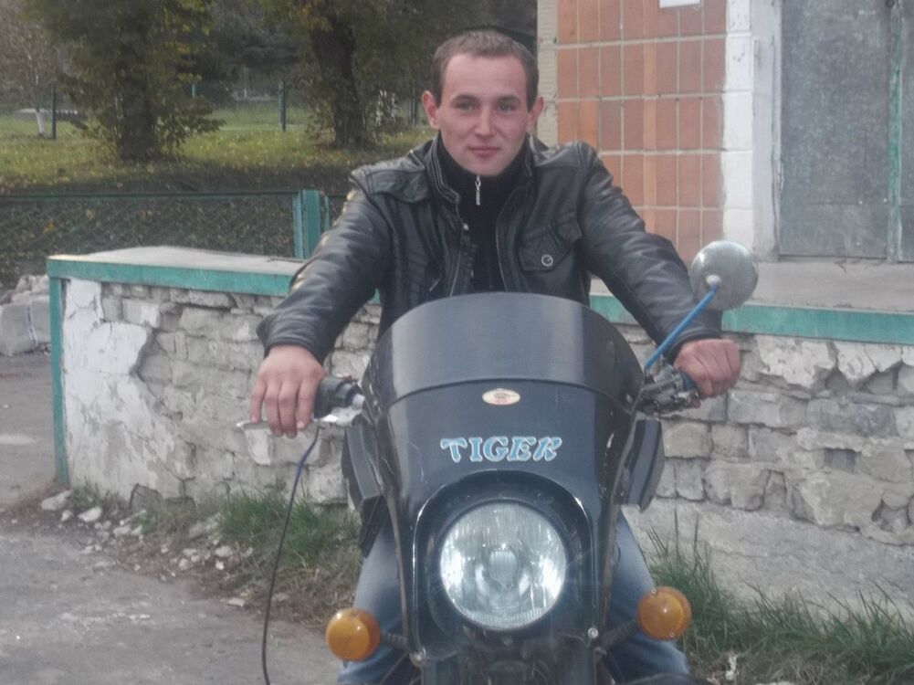  13192866  Petro, 32 ,    