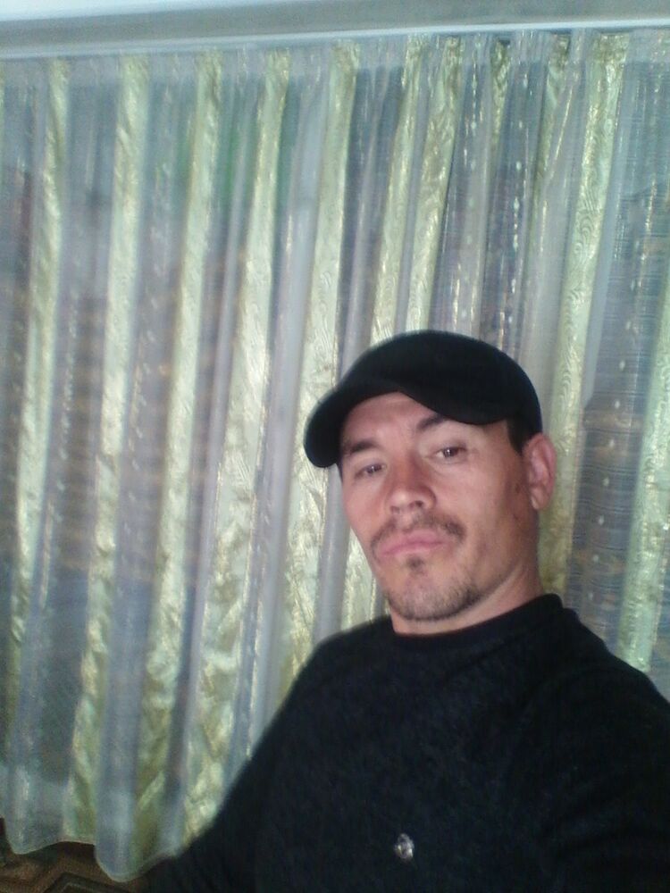  15688126  Artur, 39 ,    