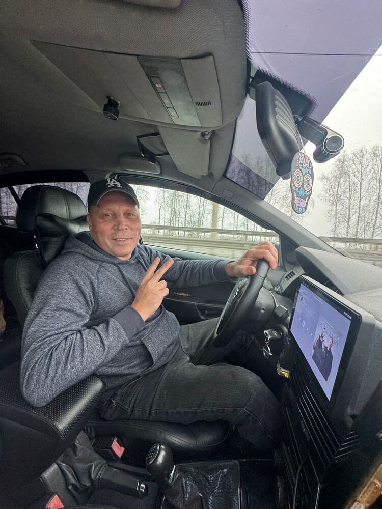  54740396  Oleg, 52 ,     