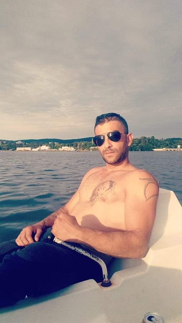  17032986  Nikolas, 37 ,    