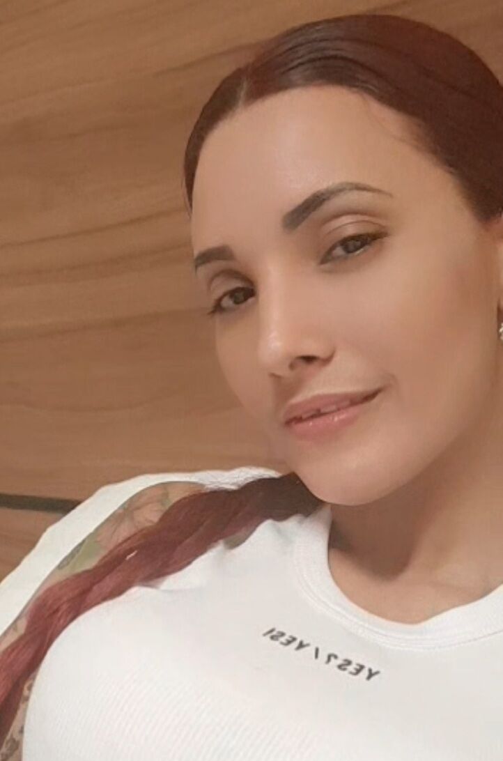  49980656  Anna, 32 ,    
