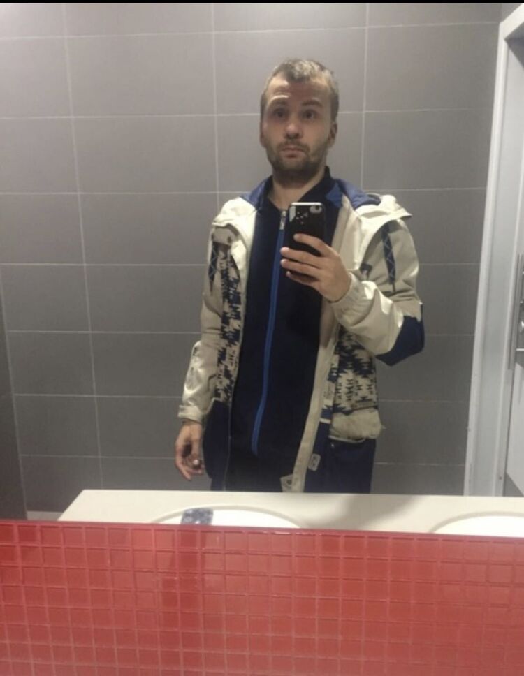  30928816  Viktor, 34 ,    