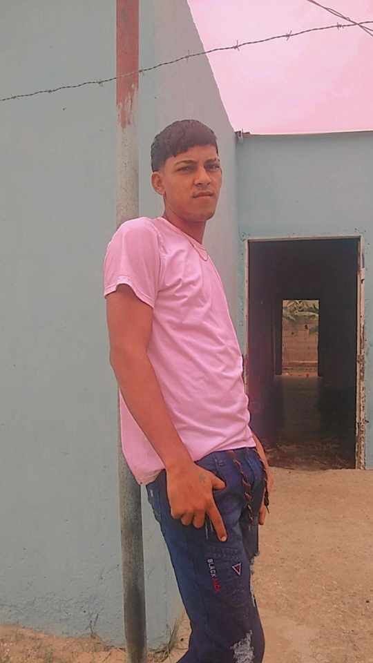  51721346  Jhonatan, 24 ,    