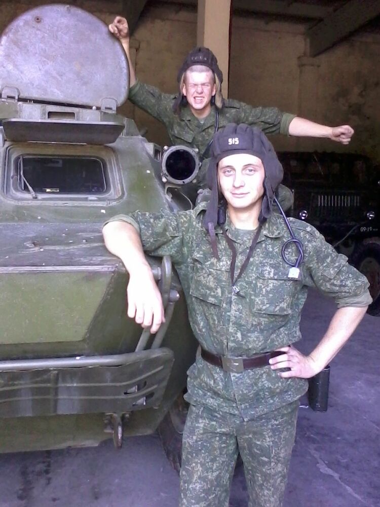  ,   Alex, 33 ,   