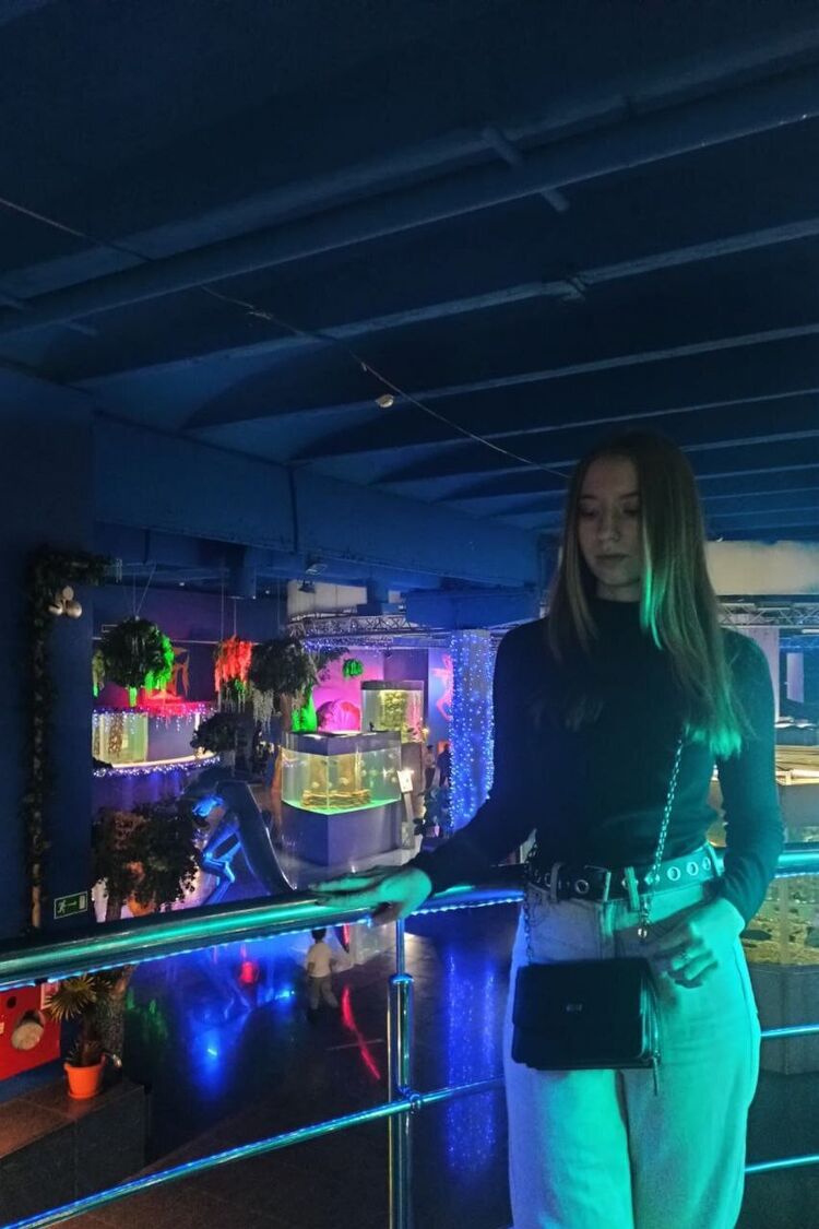  37720826  , 23 ,    -