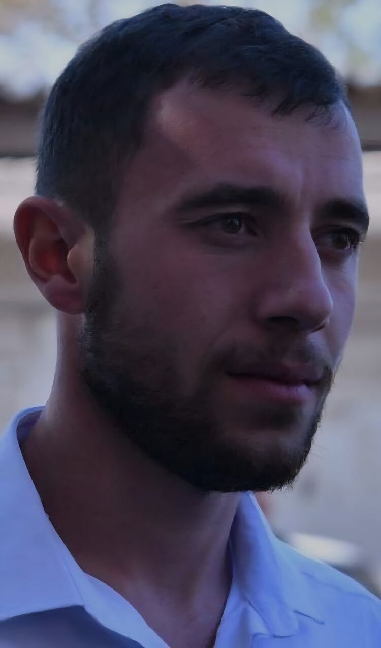  52508046  Davo, 25 ,    