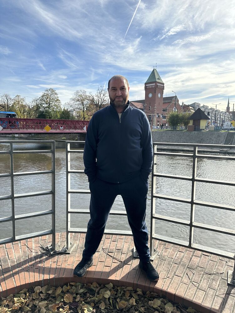  53484016  Ruslan, 42 ,    