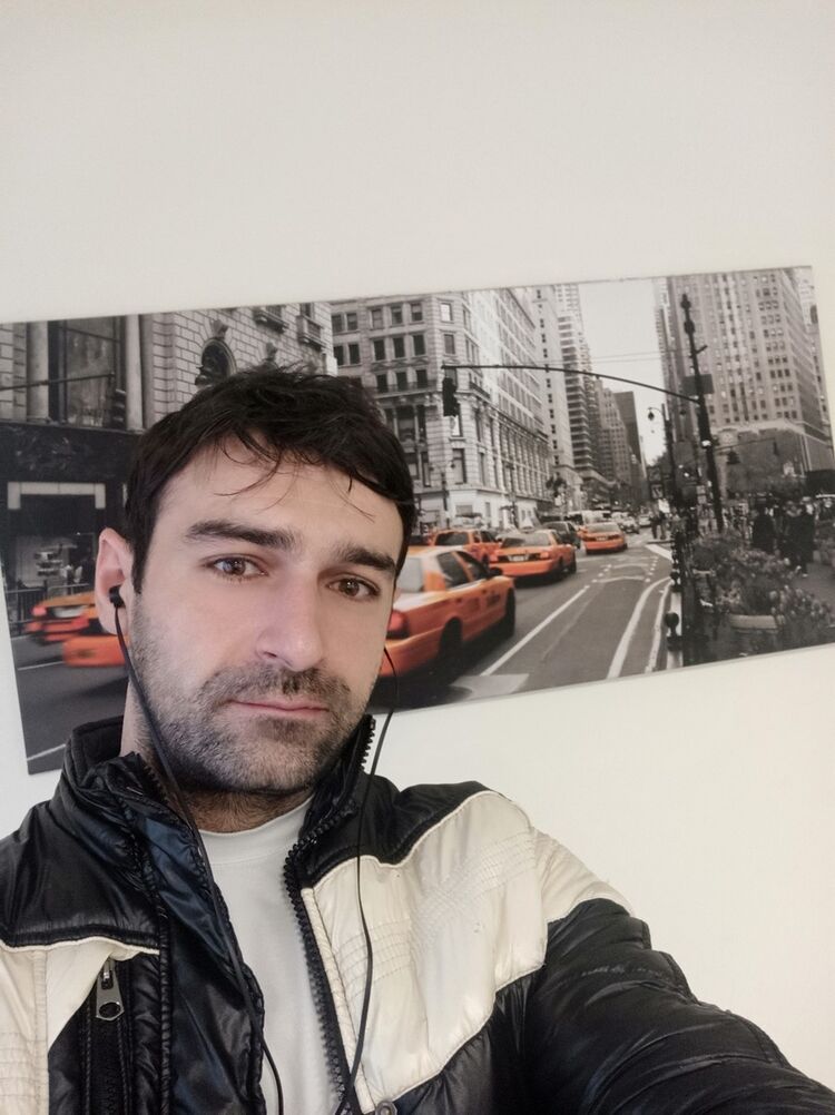  19138356  Roman, 37 ,    