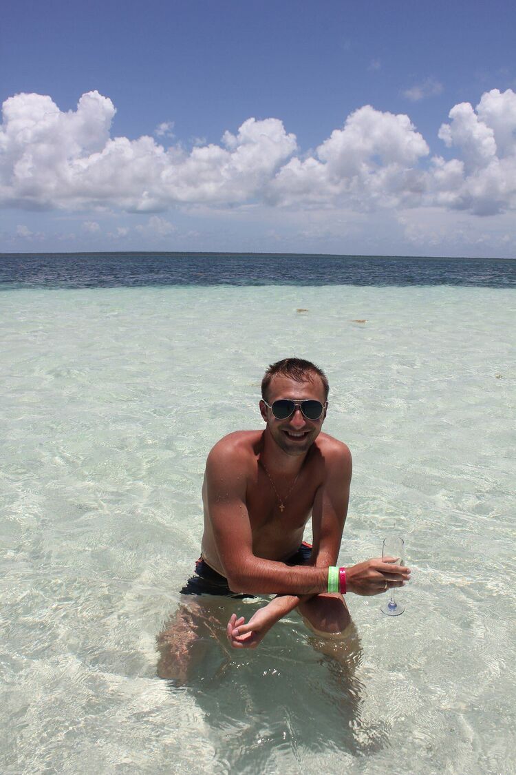  ,   Artur, 44 ,   ,   