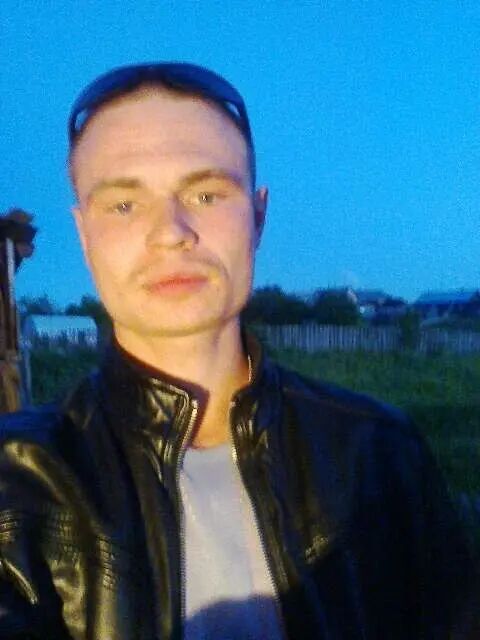  48434056  Pavel, 33 ,    