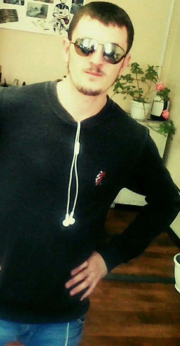  30045486  NIKOLAI, 31 ,    