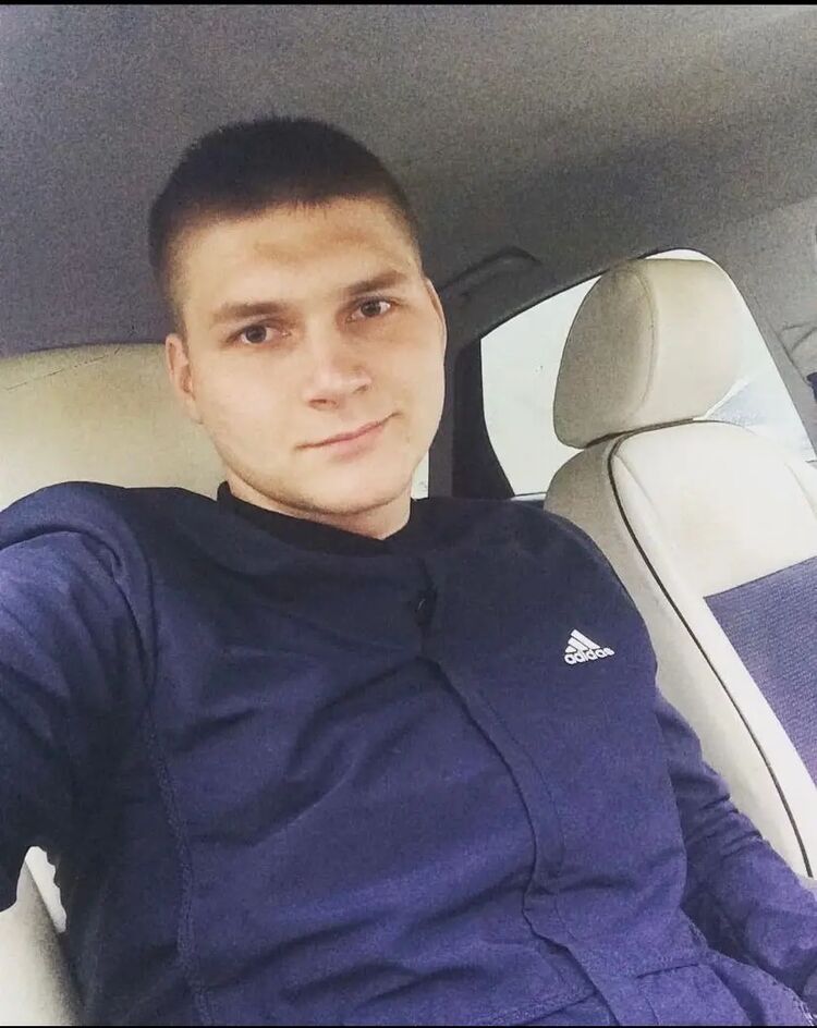  28070796  Alexander, 28 ,    