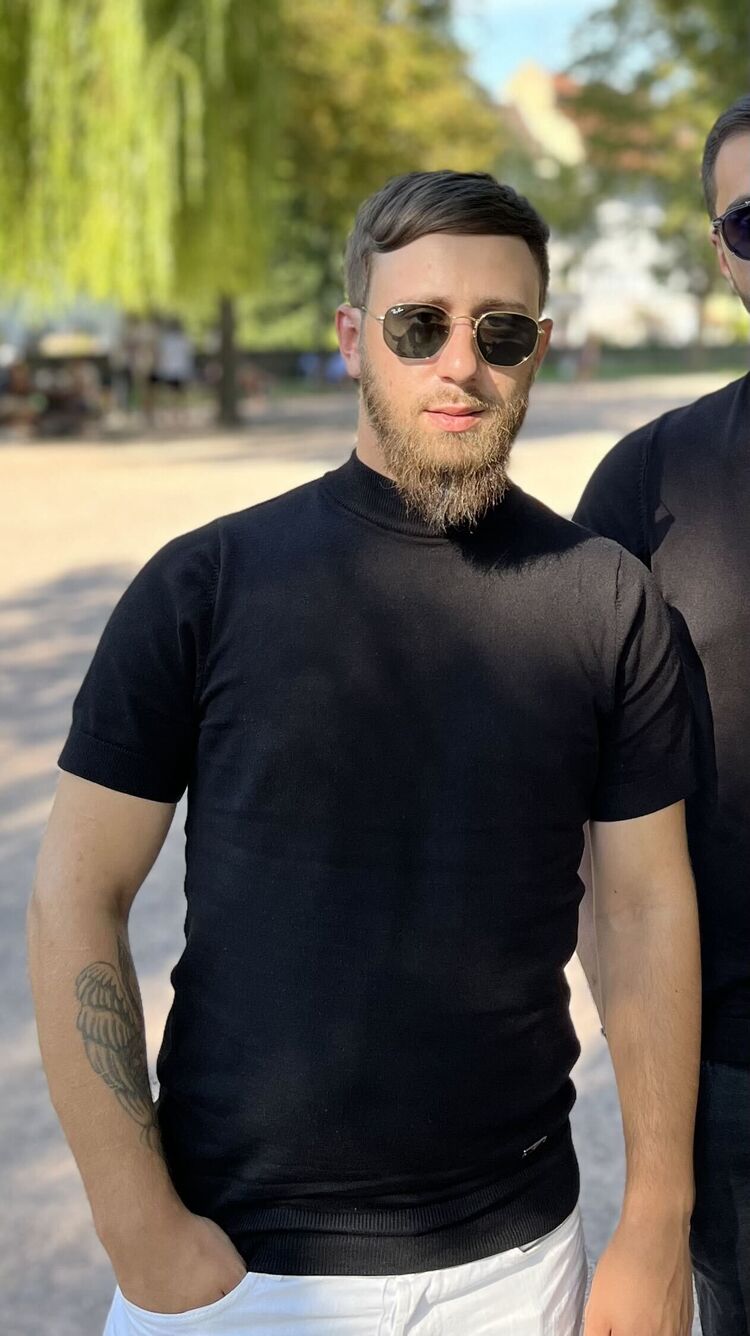  ,   Armen, 26 ,   ,   