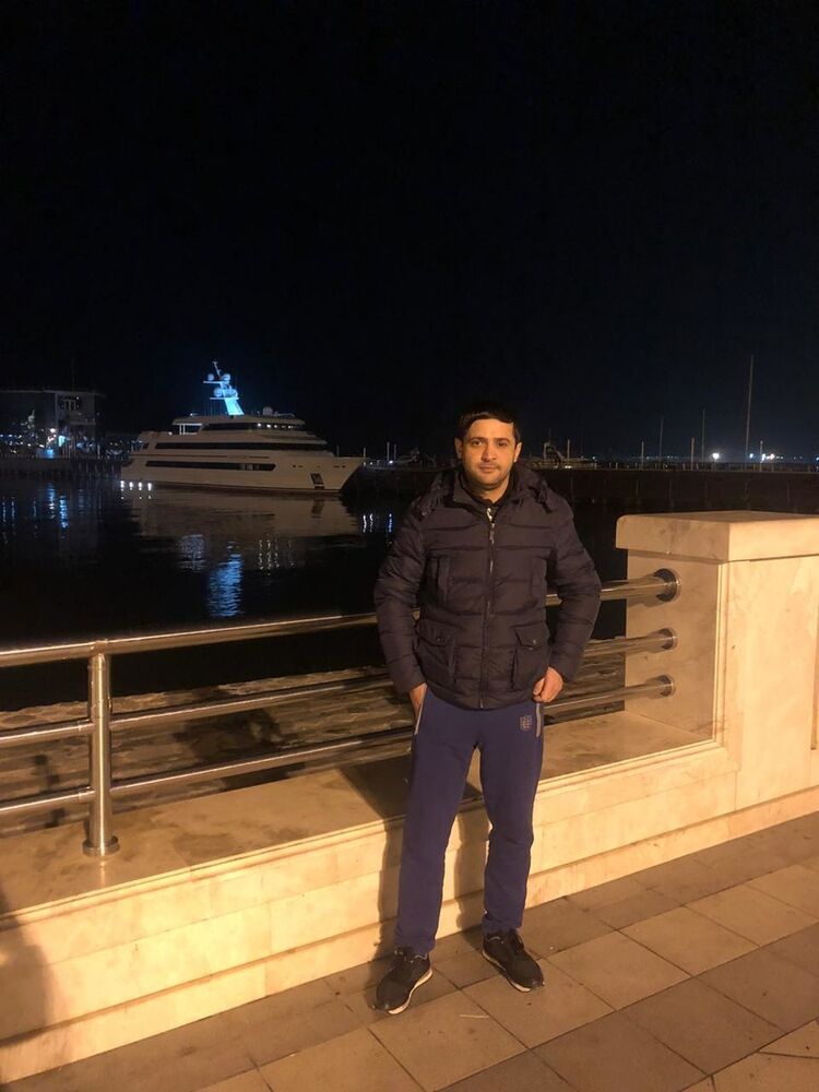 18872456  Fuad, 42 ,    