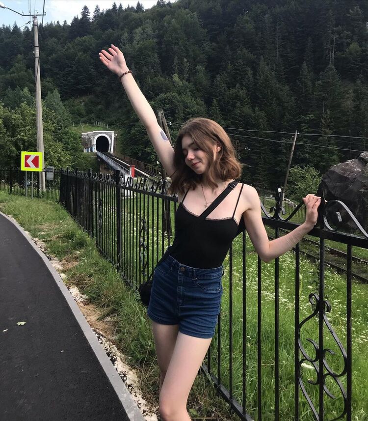  44654786  Kissssqe, 23 ,    