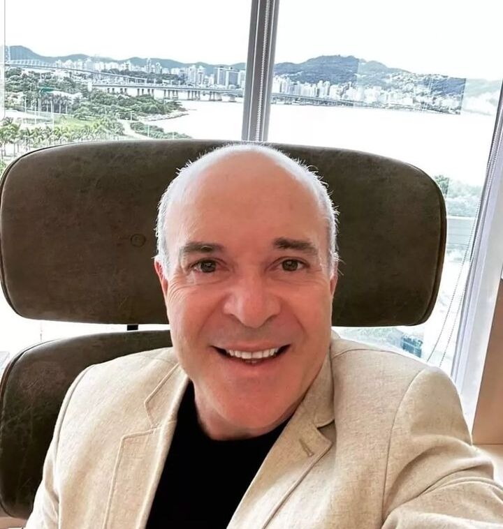  43385746  Albert, 59 ,    