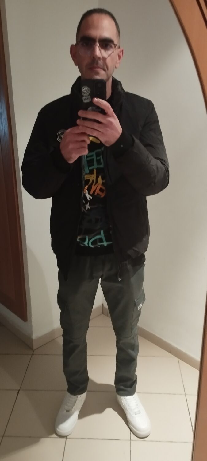  ,   Ahmed, 42 ,   ,   , c 