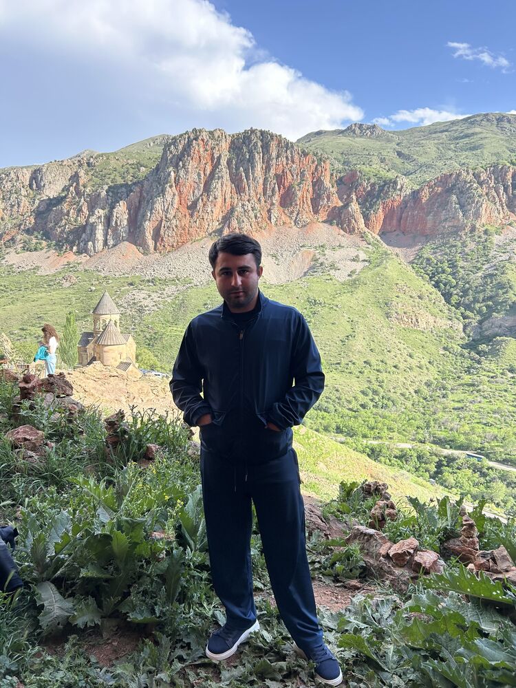  51580966  Arayik, 24 ,    Soho