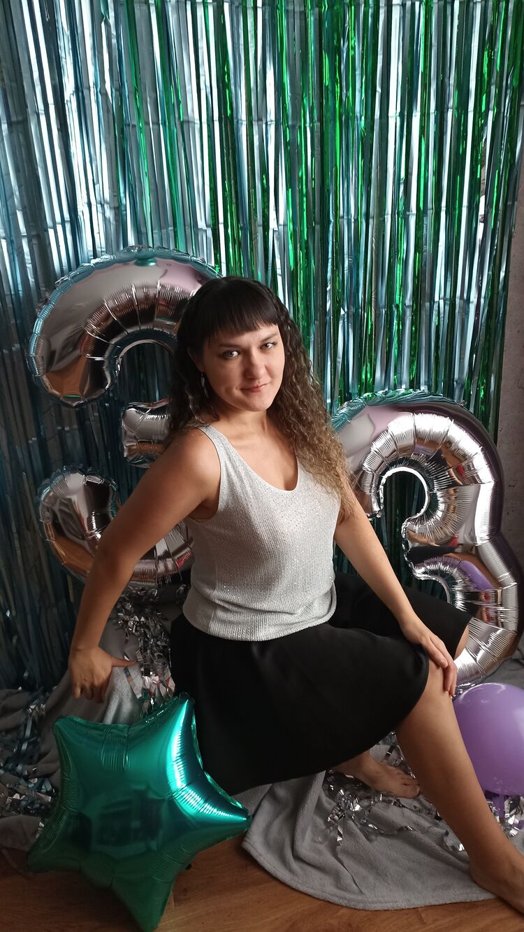  46618676  Anna, 33 ,    --