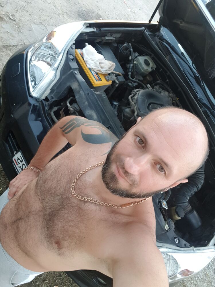  46137996  Ivan, 42 ,    