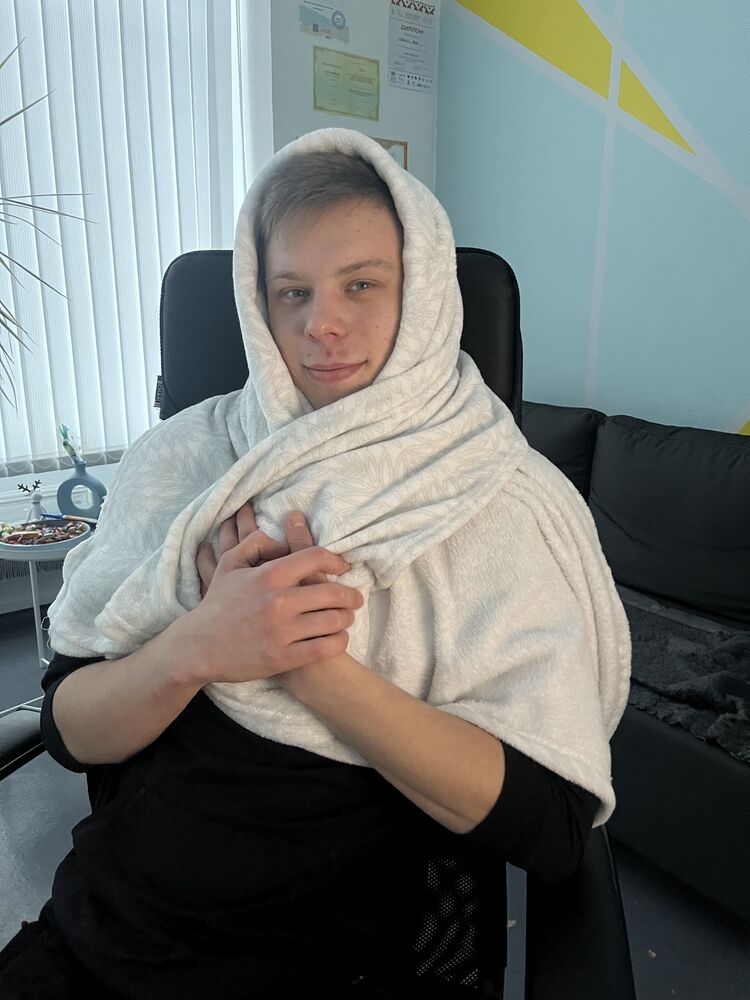  ,   Vlad, 22 ,   ,   