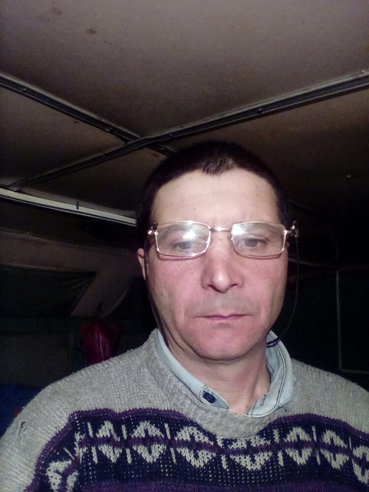  18663366  Piotr, 44 ,    