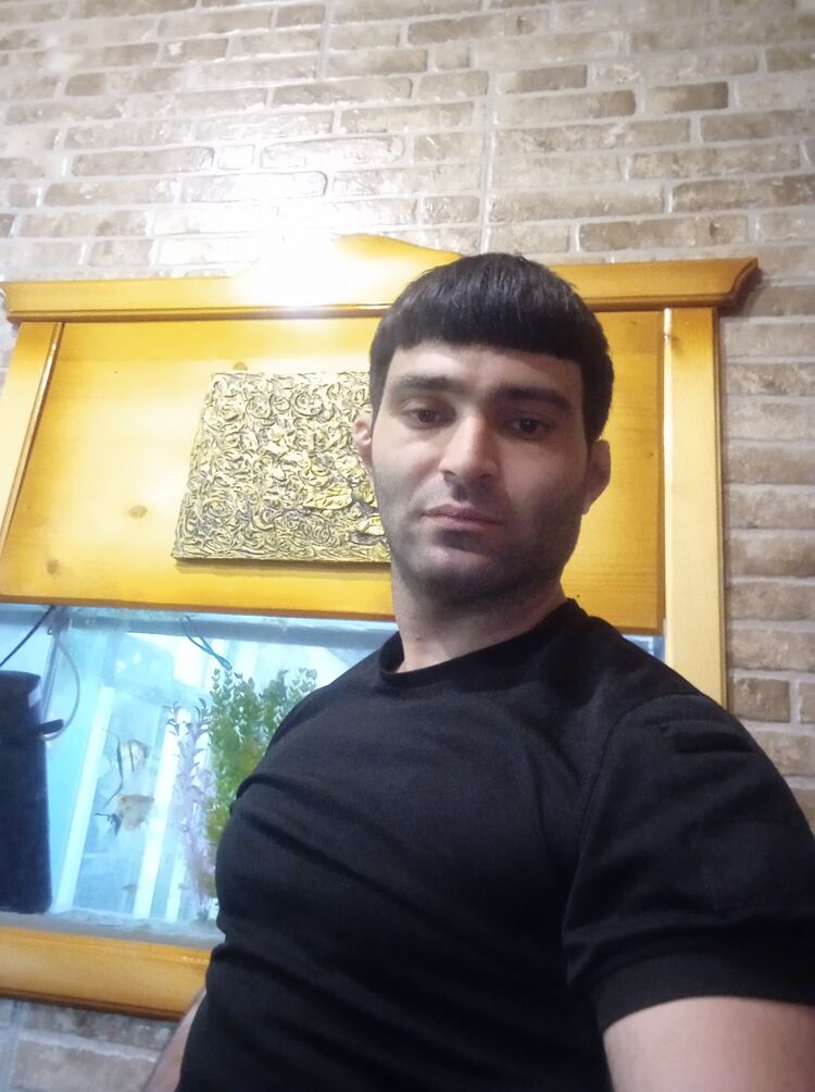  41100266  Emin, 33 ,    