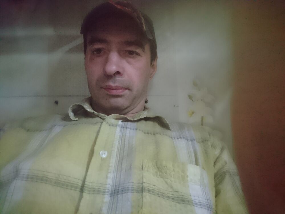  21044386  Adam, 34 ,    