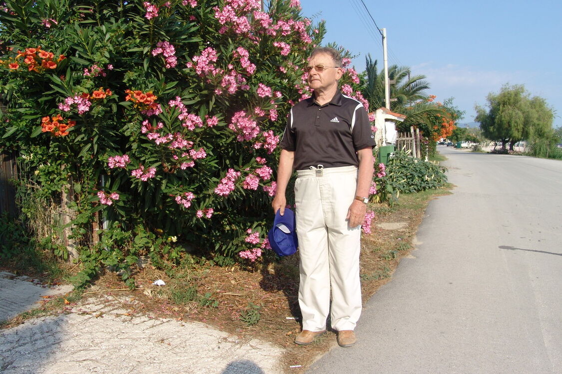  4092536  Viktor, 70 ,    