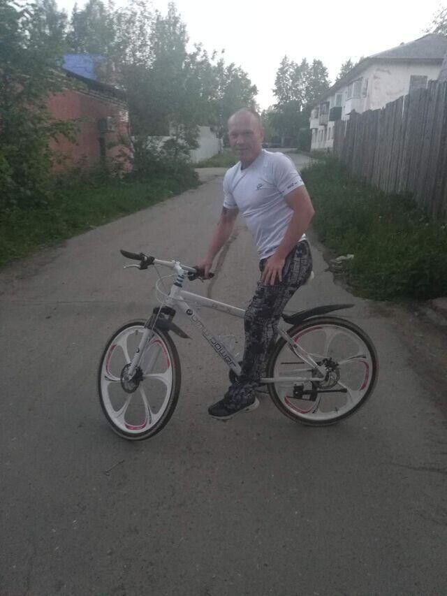   ,   VICTOR, 42 ,  
