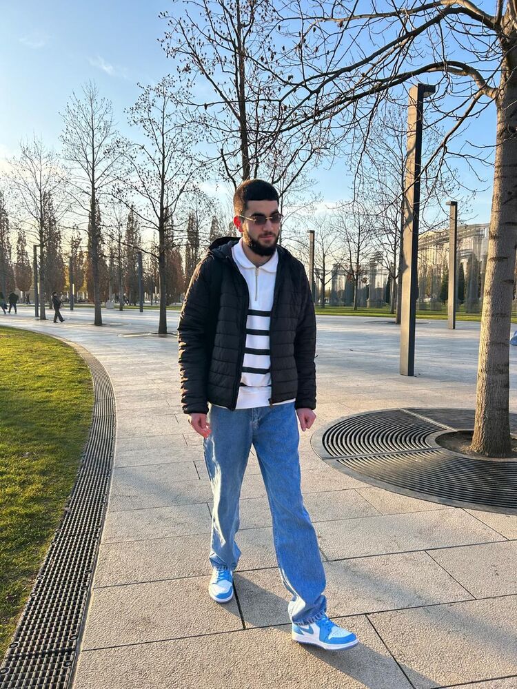  54684636  Emil, 26 ,    