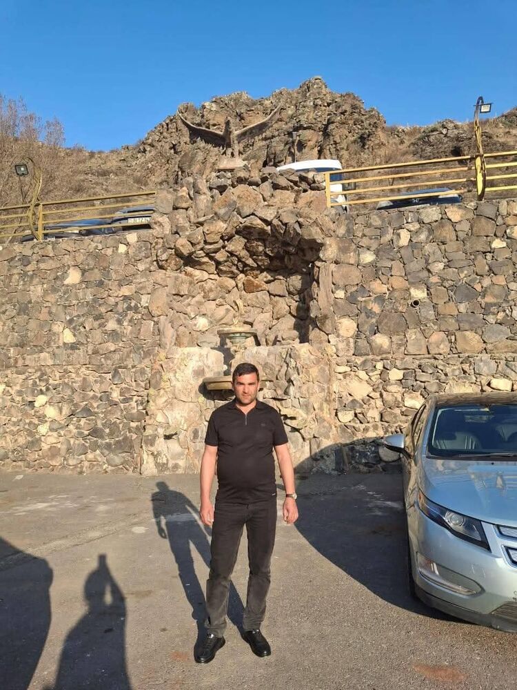  53806016  Artyom, 39 ,    