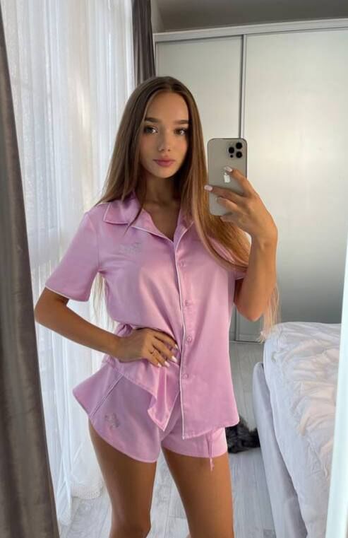  54594216  Julia, 22 ,    