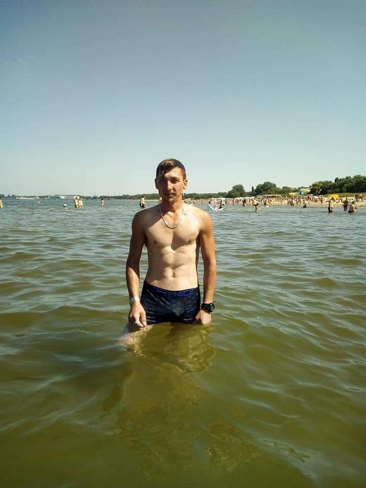  26408966  Nykolai, 31 ,    