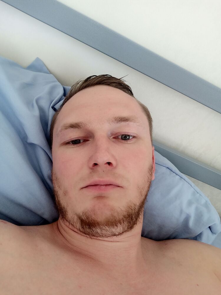  27717276  Artem, 37 ,    