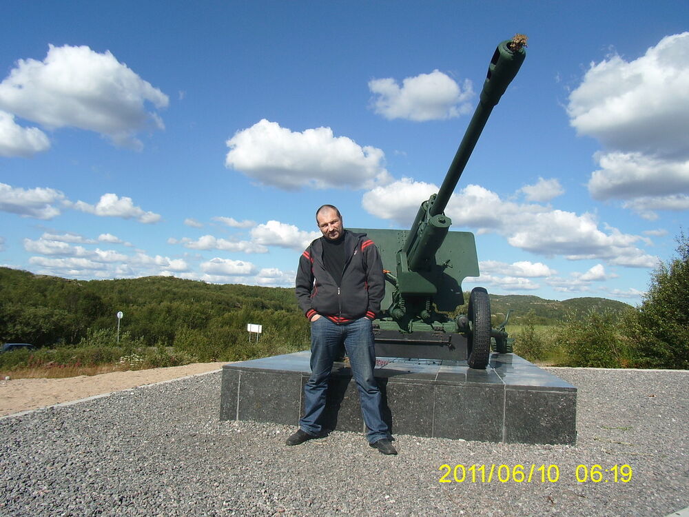  5779096  Sergei, 52 ,    