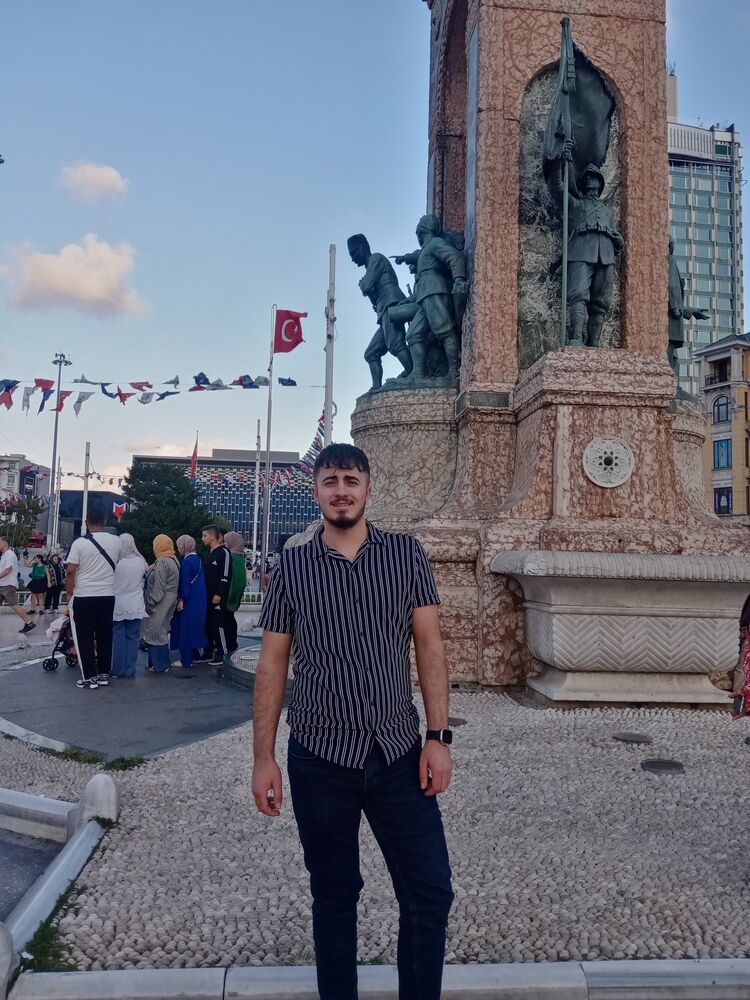  43550836  Adem, 29 ,    