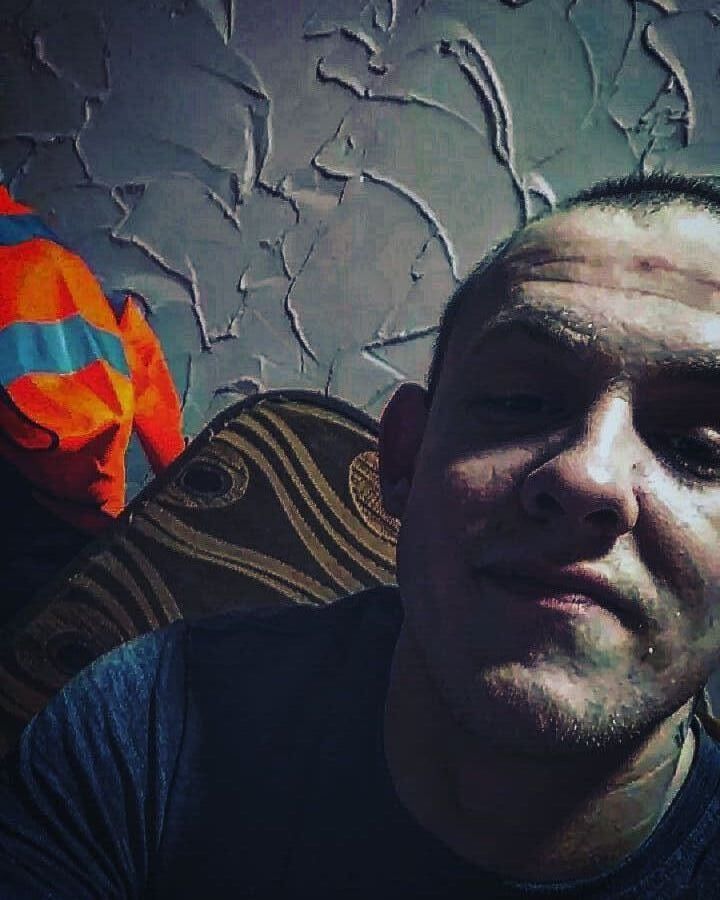  25373706  Anton, 29 ,    