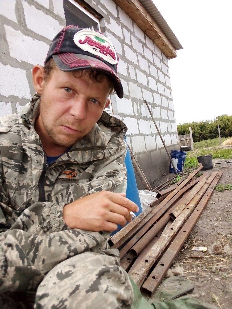  42327056  Sergei, 38 ,    