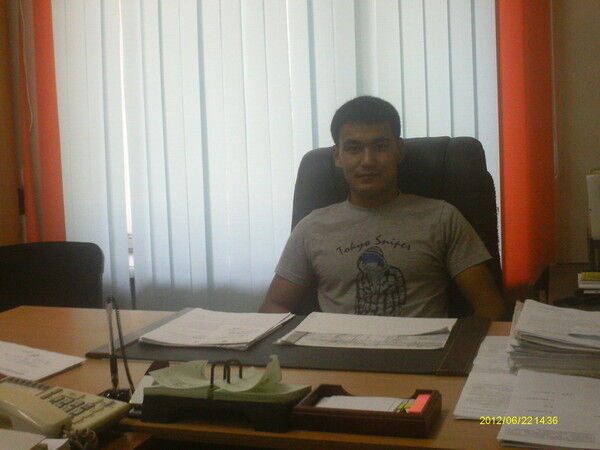  ,   Erlan, 34 ,   