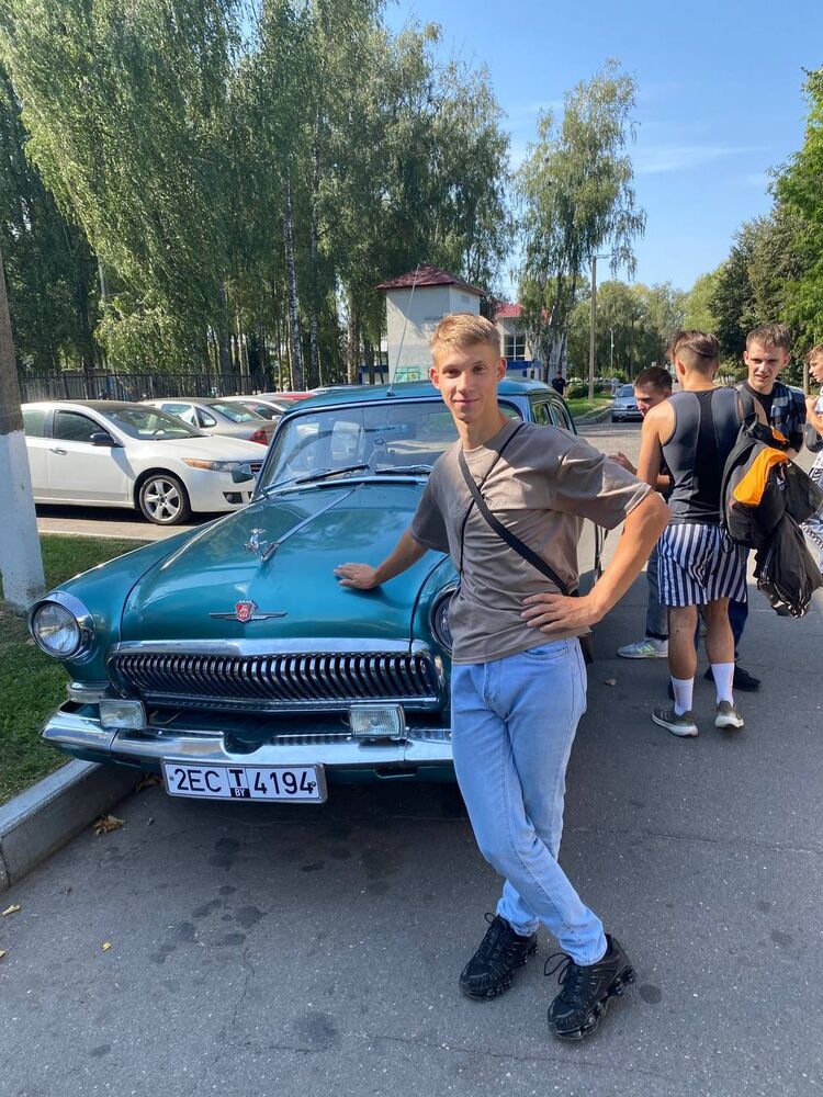  48134016  Vladik, 20 ,    