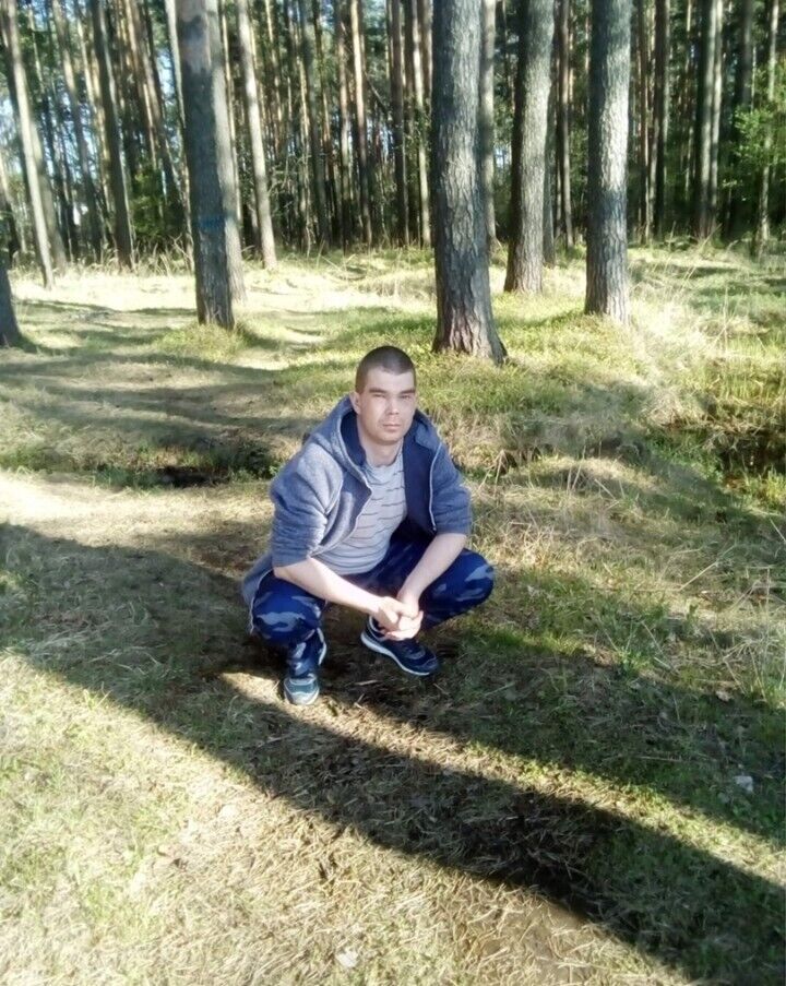  22524496  Viktor, 33 ,    