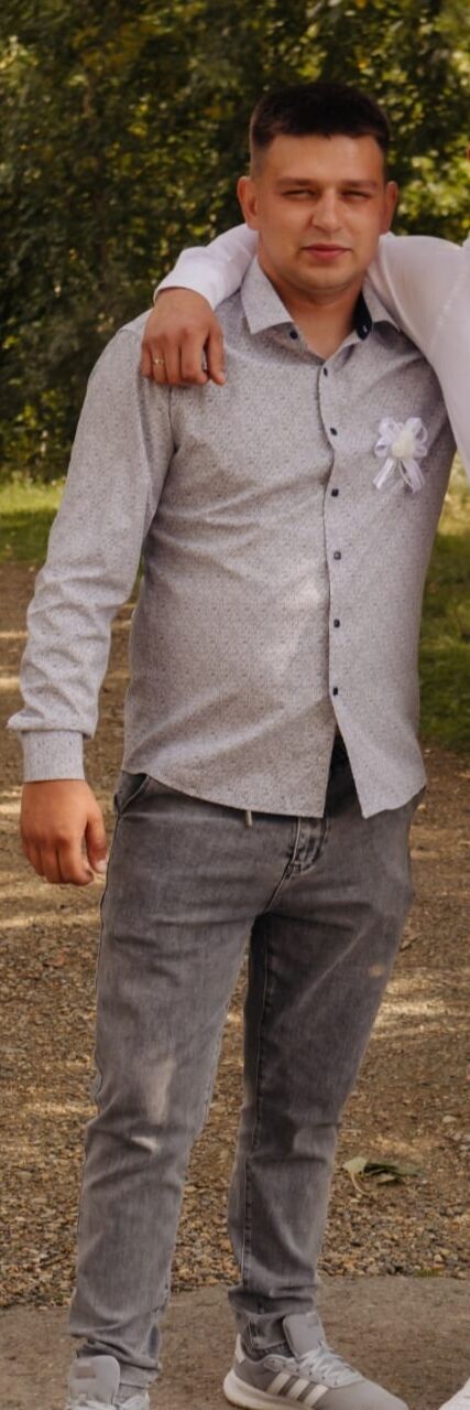  46109356  Anton, 23 ,     