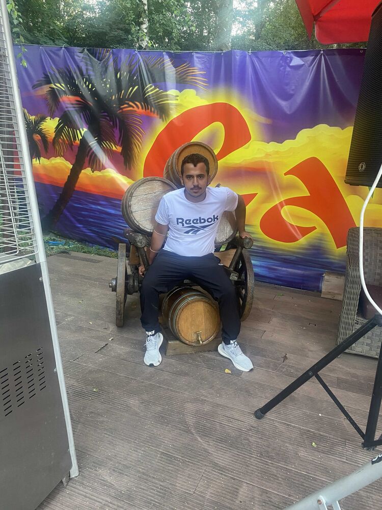  24140646  Amin, 24 ,    