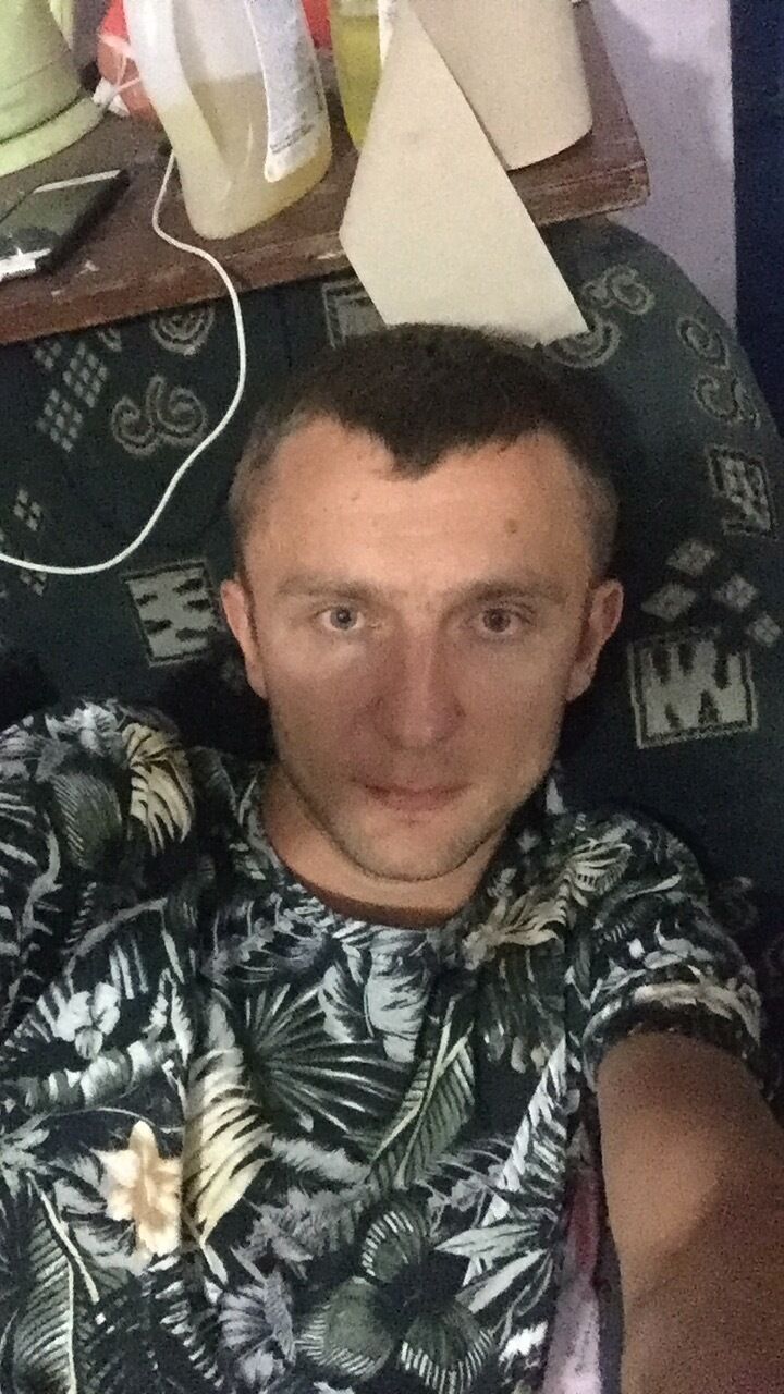  24911186  Alex, 35 ,    