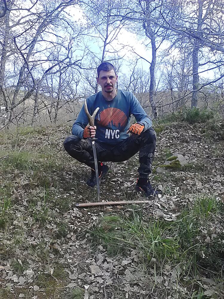  37634516  Vladi, 41 ,    