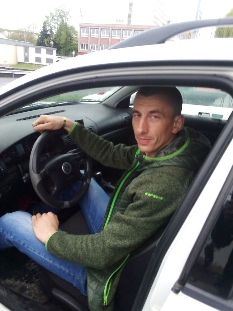  16560766  Andrii, 32 ,    
